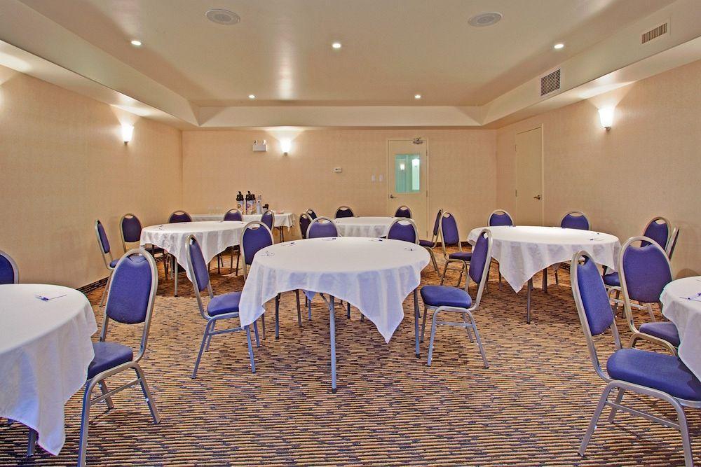 Holiday Inn Express Yorkton East By Ihg Exterior foto